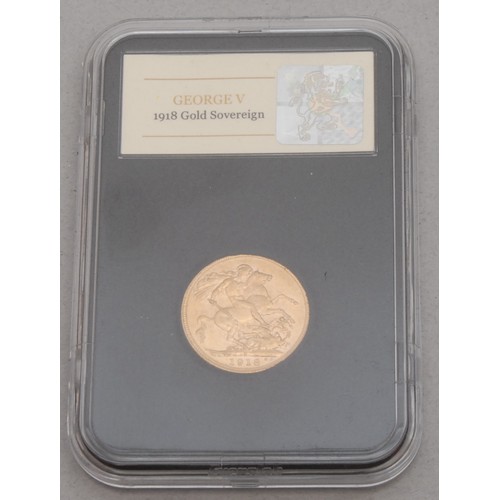 3035 - Gold coins - 22ct gold The World War I Centenary sovereign pair, comprising two George V sovereigns,... 