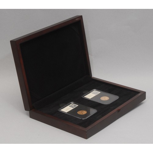 3035 - Gold coins - 22ct gold The World War I Centenary sovereign pair, comprising two George V sovereigns,... 
