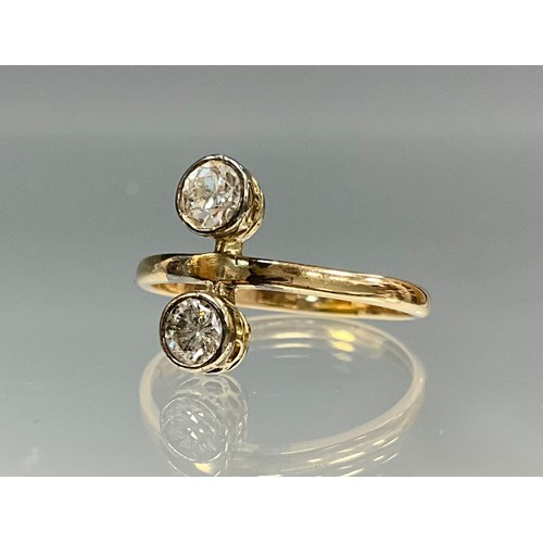 6246 - An 18ct gold two stone diamond ring, 
set with an approx. 0.20ct round brilliant cut diamond, and an... 