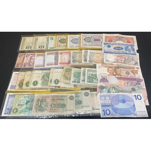 5225 - Notaphily – UK ad foreign later 20th century banknotes: Dominican Rep.,, 50 Pesos, 2003 EF; France 2... 