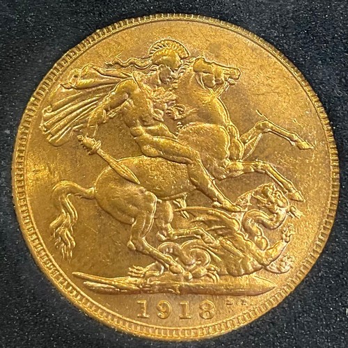 3035 - Gold coins - 22ct gold The World War I Centenary sovereign pair, comprising two George V sovereigns,... 