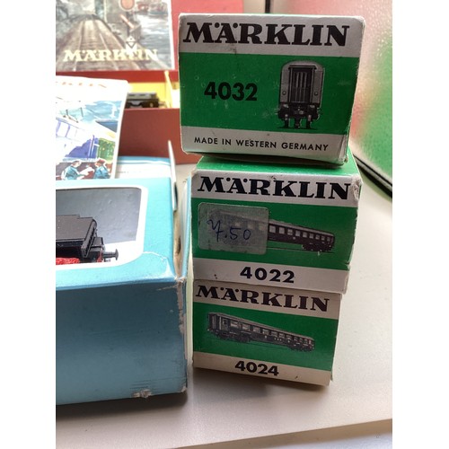 3066 - A Märklin HO steam locomotive train set, model Railway interest vintage boxed pieces boxed; a Markli... 