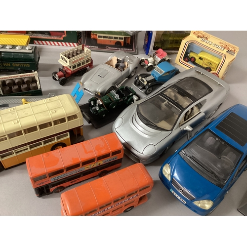 3034 - Vintage Diecast toys dos varying scales to include Dinky and modern makes-large selection of die cas... 