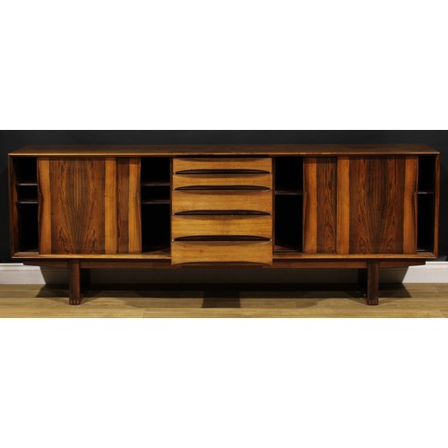 4320 - Mid-century Design - a Danish rosewood sideboard, designed by Arne Vodder for Skovby Møbelfabrik, 80... 