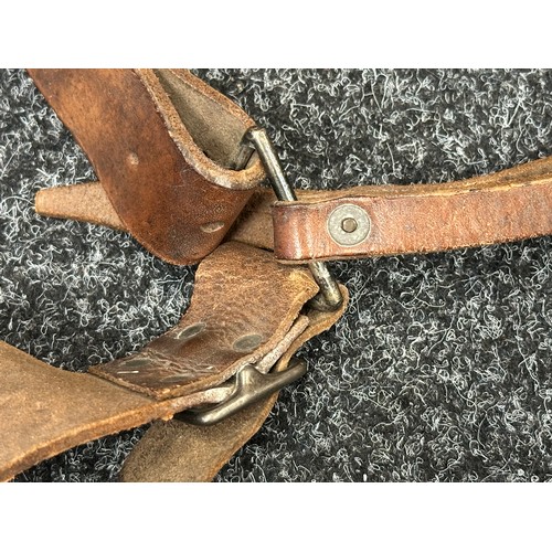 5110 - WW1 British 1903 pattern Leather .303 Rifle Bandoleer. Maker marked and dated 