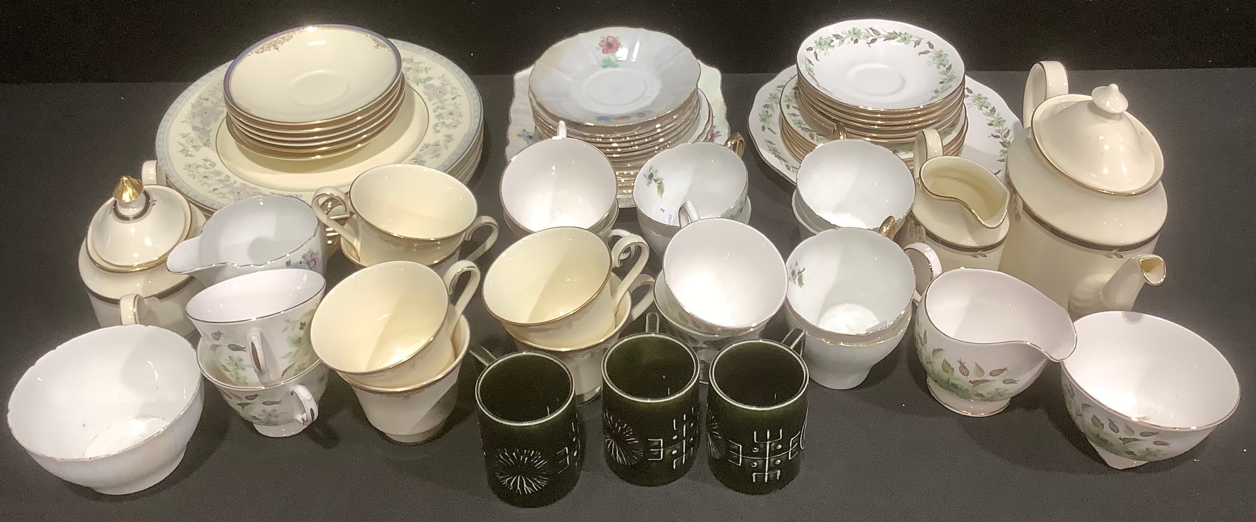 A Minton Newbury pattern six setting part tea set, inc teapot, sucrier ...
