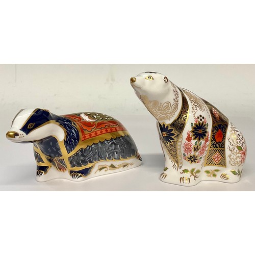 3124 - A Royal Crown Derby paperweight, Moonlight Badger, Collectors Guild exclusive, gold stopper, 15cm lo... 