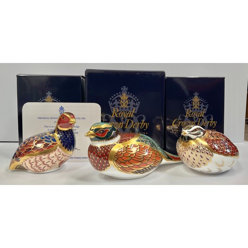 3137 - A Royal Crown Derby paperweight, Partridge, exclusive limited edition 2,186/4,500, gold stopper, 7.5... 