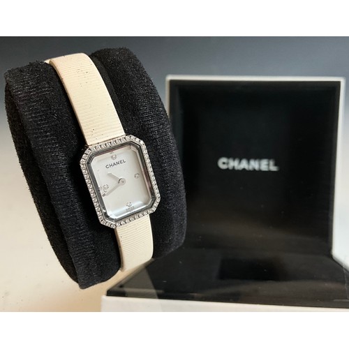 Lot 2001      