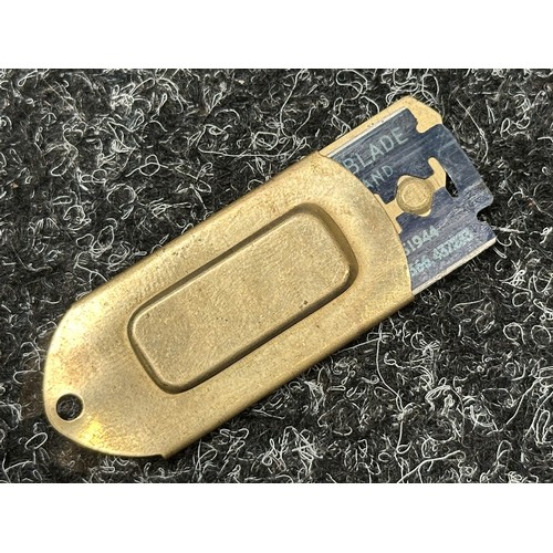 5199 - WW2 British Escape & Evasion Visor Knife complete with original razor blade. Unissued condition.