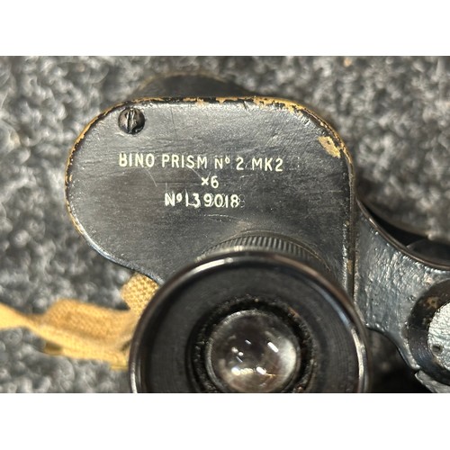 5220 - WW2 British Binoculars Prism No.2 MK2 x 6 serial number 139018. Maker marked and dated 