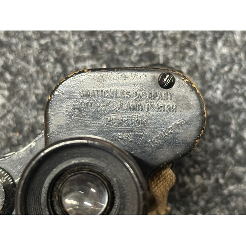 5220 - WW2 British Binoculars Prism No.2 MK2 x 6 serial number 139018. Maker marked and dated 