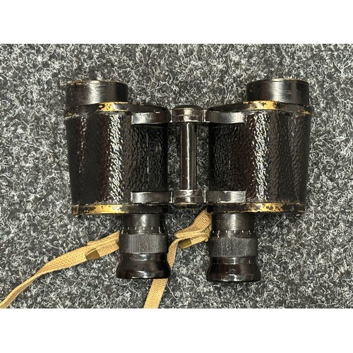 5220 - WW2 British Binoculars Prism No.2 MK2 x 6 serial number 139018. Maker marked and dated 