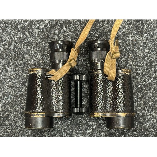 5220 - WW2 British Binoculars Prism No.2 MK2 x 6 serial number 139018. Maker marked and dated 