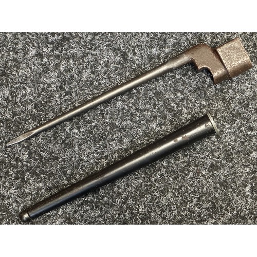 5222 - WW2 British No4 MKII Bayonet and scabbard. Maker marked 