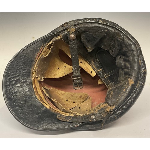 5236 - A late WW2 Italian fascist MVSN/GNR ‘Leonessa’ Armoured ‘M’ Group leather motorcyclist’s helmet, wit... 