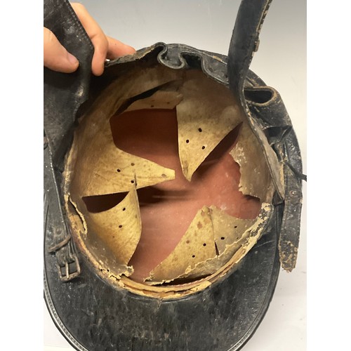 5236 - A late WW2 Italian fascist MVSN/GNR ‘Leonessa’ Armoured ‘M’ Group leather motorcyclist’s helmet, wit... 