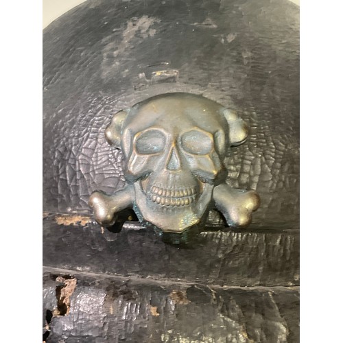 5236 - A late WW2 Italian fascist MVSN/GNR ‘Leonessa’ Armoured ‘M’ Group leather motorcyclist’s helmet, wit... 