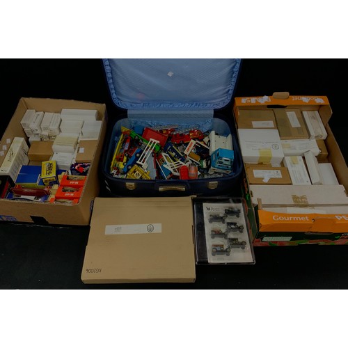 75 - Various play worn and unopened diecast motor vehicle models including Dinky, Corgi, Matchbox, Lledo,... 