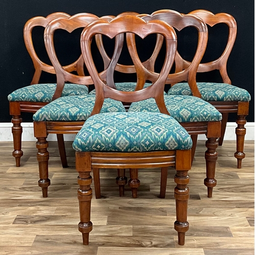 114 - A set of six Victorian mahogany balloon-back dining chairs, turned front legs with out-swept back le... 