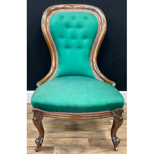 116 - An early 20th century mahogany low spoonback drawing room chair, green button-back upholstery, front... 