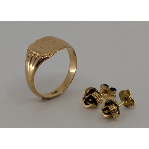 343 - A 9ct gold initialled signet ring and a pair of unmarked yellow metal sapphire set knot design stud ... 