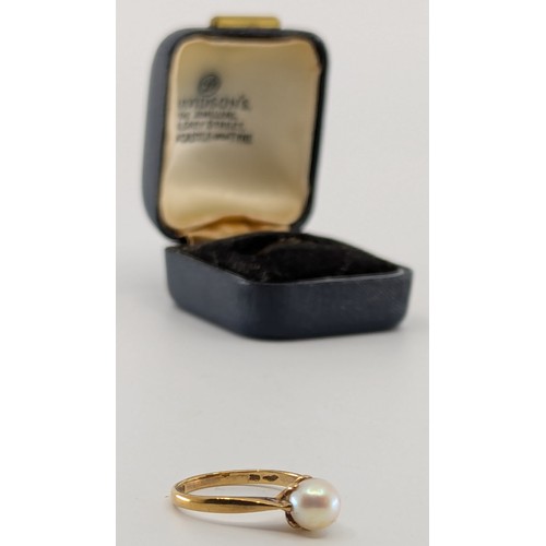 353 - A 9ct gold cultured pearl set dress ring, 
set with an approx. 6.8mm round cultured pearl with pink ... 