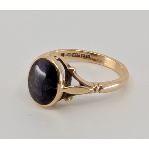 337 - A 9ct gold mounted oval blue john set ring,
set with an approx. 9.6mm length x 7.6mm max width oval ... 
