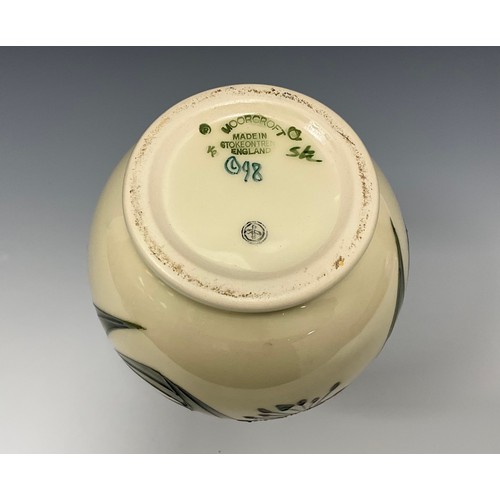 224 - A Moorcroft Anna Lily pattern ovoid shaped vase, marks to base, 19cm high.