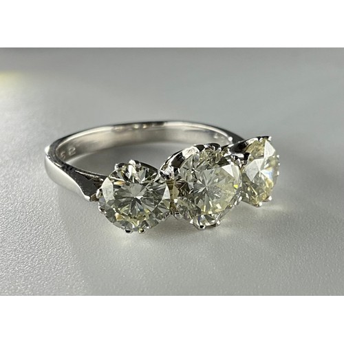 189 - An 18ct white gold diamond three stone ring, set with a central 1.40ct round brilliant cut diamond, ... 