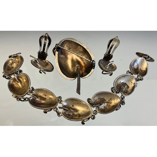 172 - A Volmer Bahner danish silver white enamel leaf design suite, to include a bracelet, brooch and pair... 