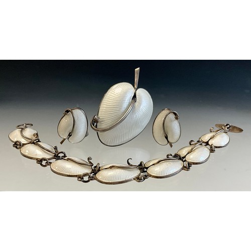 172 - A Volmer Bahner danish silver white enamel leaf design suite, to include a bracelet, brooch and pair... 