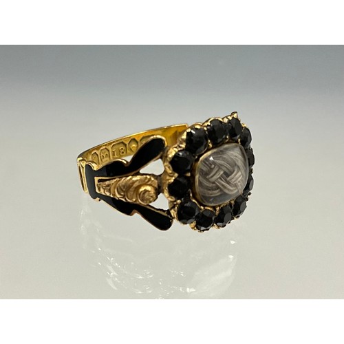 127 - A Georgian 18ct gold mourning ring, set with a rectangular panel of woven hair, surrounded by a band... 