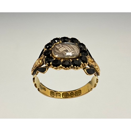 127 - A Georgian 18ct gold mourning ring, set with a rectangular panel of woven hair, surrounded by a band... 