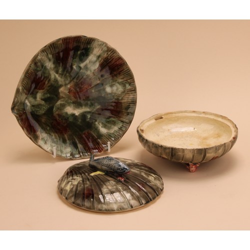 147 - A 19th century Majolica covered sardine dish and stand, scallop shell form with fish handle, coral f... 