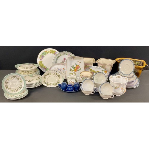 160 - A Royal Doulton Moonstone pattern dinner service for six, comprising dinner plates, dessert plates, ... 