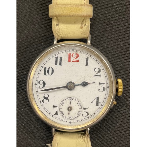 307 - A WWI hallmarked silver trench wristlet watch, 30mm white enamel dial, Arabic numerals, London impor... 