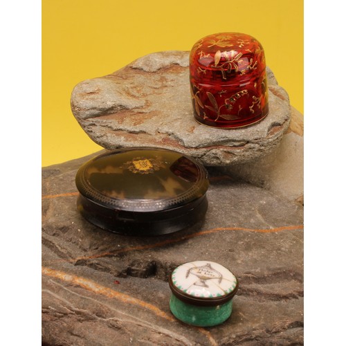 286 - A George III tortoise shell circular box and cover, inlaid with a central gold shield shaped cartouc... 