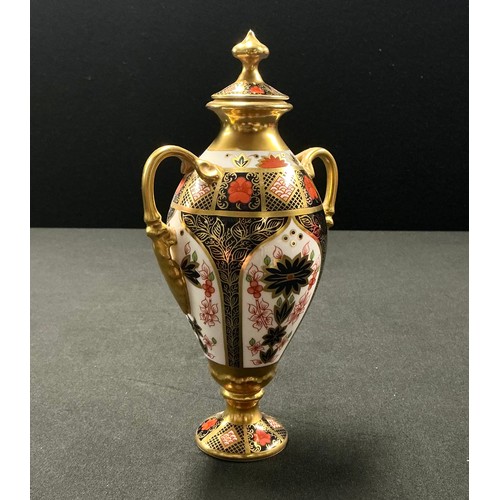15 - A Royal Crown Derby Imari palette 1128 pattern pedestal two-handled vase and cover, knop finial, 19c... 