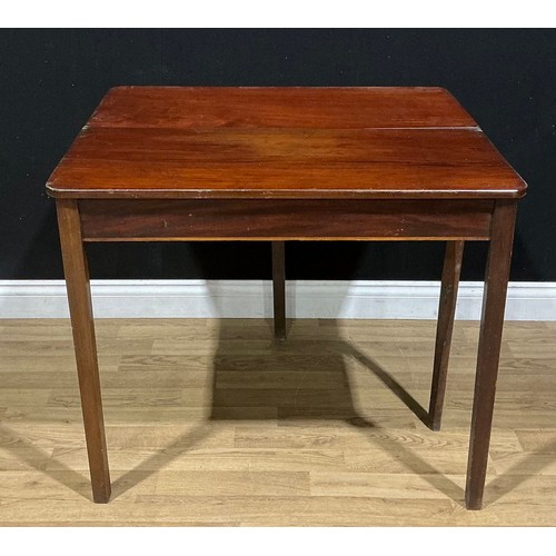 103 - A George III mahogany tea table, hinged top, 73cm high, 87.5cm wide, 40.5cm deep