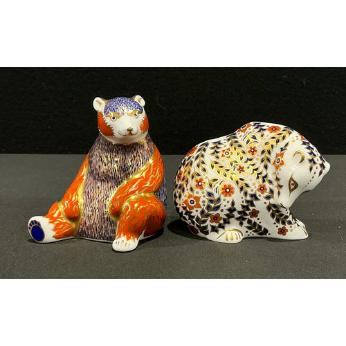 21 - A Royal Crown Derby Russian Bear paperweight, 8cm, date code for 1998 (LXI), originally only availab... 