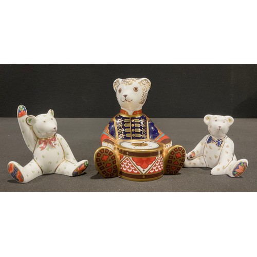 22 - A Royal Crown Derby paperweight, Drummer Teddy, 11cm high, designed by John Ablitt, date code for 19... 