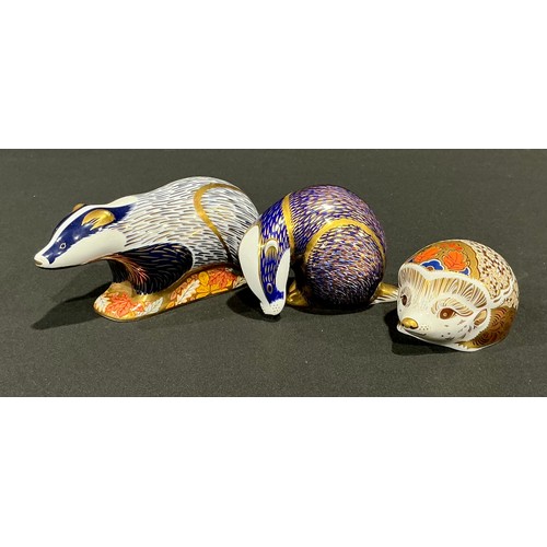 40 - A Royal Crown Derby paperweight, Woodland badger, silver stopper,16cm long; others, Badger, silver s... 