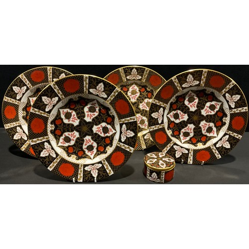 68 - A set of four Abbeydale Imari Chrysanthemum pattern dinner plates, 27.5cm diameter, a Chrysanthemum ... 