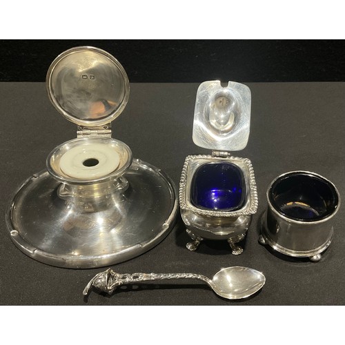 79 - A George V silver capstan inkwell, hinged cover, ceramic inkwell insert, hollow filled, 350g gross; ... 