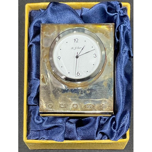 87 - An Elizabeth II silver desk clock, R Carr, Sheffield 2000, boxed