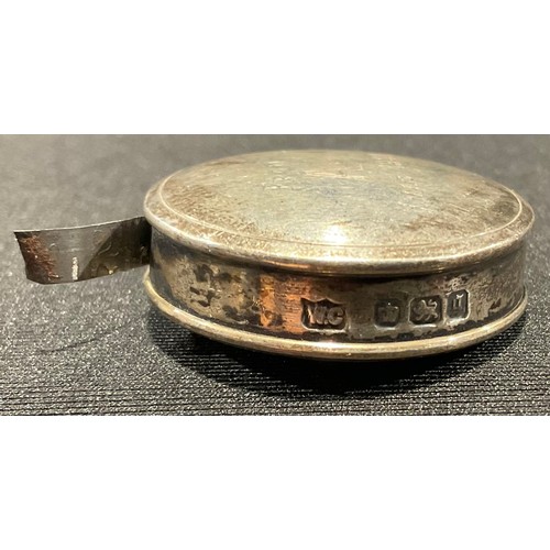 91 - A Victorian silver tape measure, William Comyns, Sheffield 1899