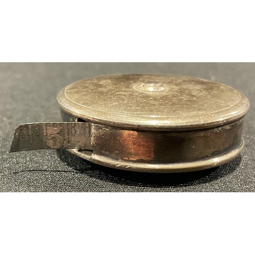 91 - A Victorian silver tape measure, William Comyns, Sheffield 1899