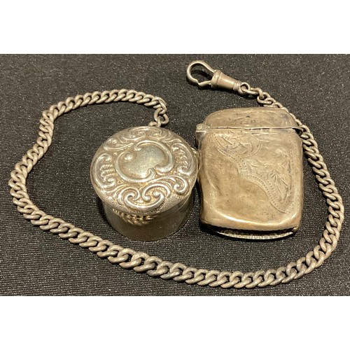 95 - An Edwardian silver rouge box, Birmingham 1905; a vesta case, Birmingham 1910; a chain, Birmingham 1... 