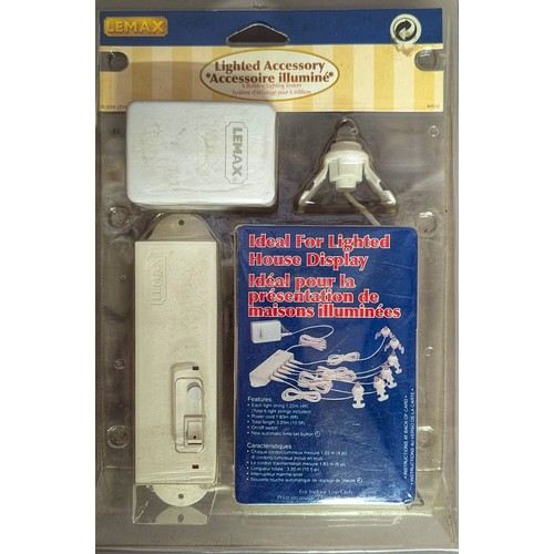 7361 - Lemax Village - Christmas, accessories including battery operated illuminated 